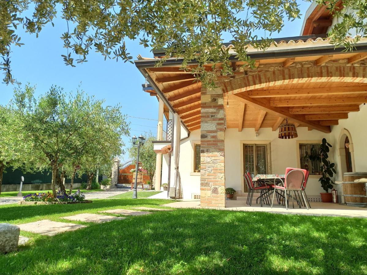 Le Zampolle B & B Colà Exteriör bild